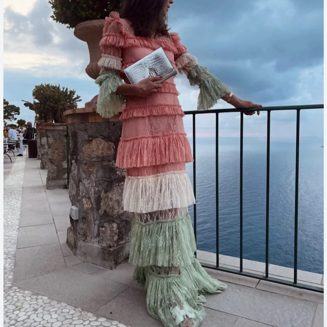 Pastellfärgad långklänning i spets - 2