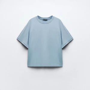 Jeans T-shirt från Zara🙌🏽 - Säljer en så fin T-shirt i jeans-tvätt. Simpel men så snygg med jeans tvätten och passar till så mycket. Nyskick !!😍