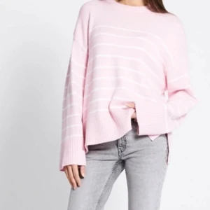 Stickad tröja  - Superfin stickad tröja från lager 157. Helt ny med prislapp.💗