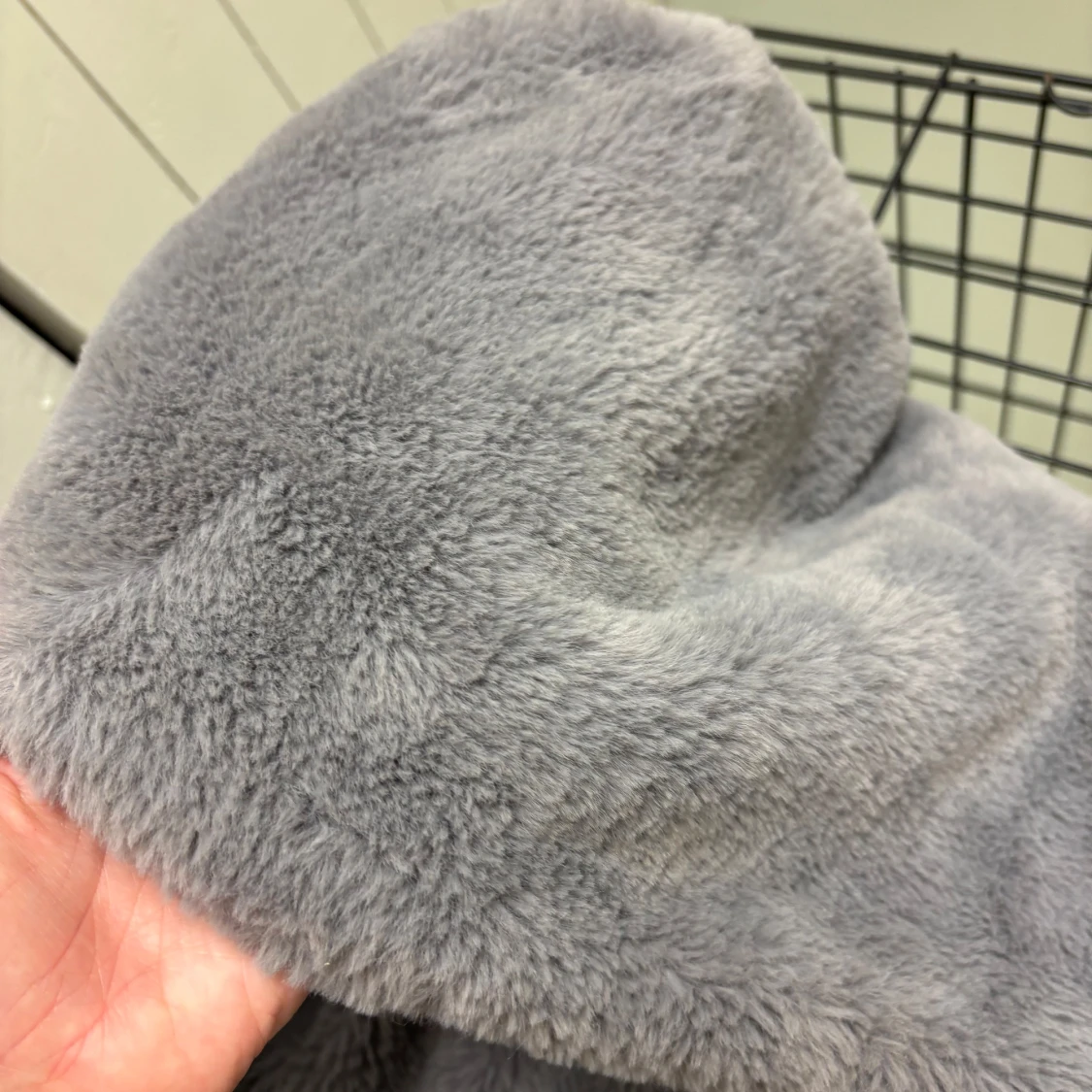 Grå teddyjacka från Urban Outfitters - 2