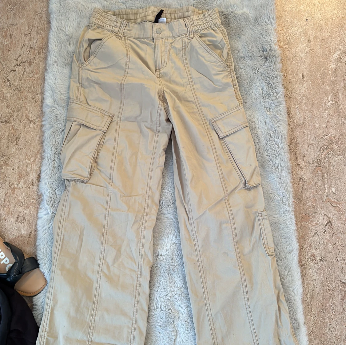 Beiga cargobyxor från H&M Divided - 1