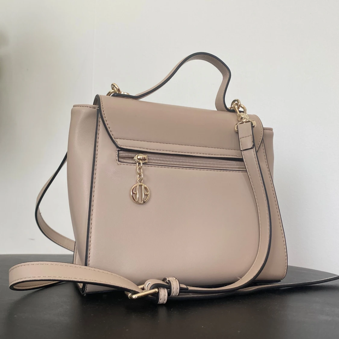 Beige quiltad axelväska från Elly - 1