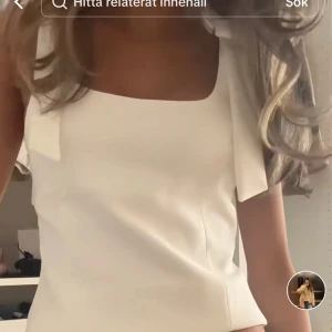 zara topp  - Säljer detta jättepopulära linne från zara storlek S, använt 2 gånger så mycket fint skick🥰🥰