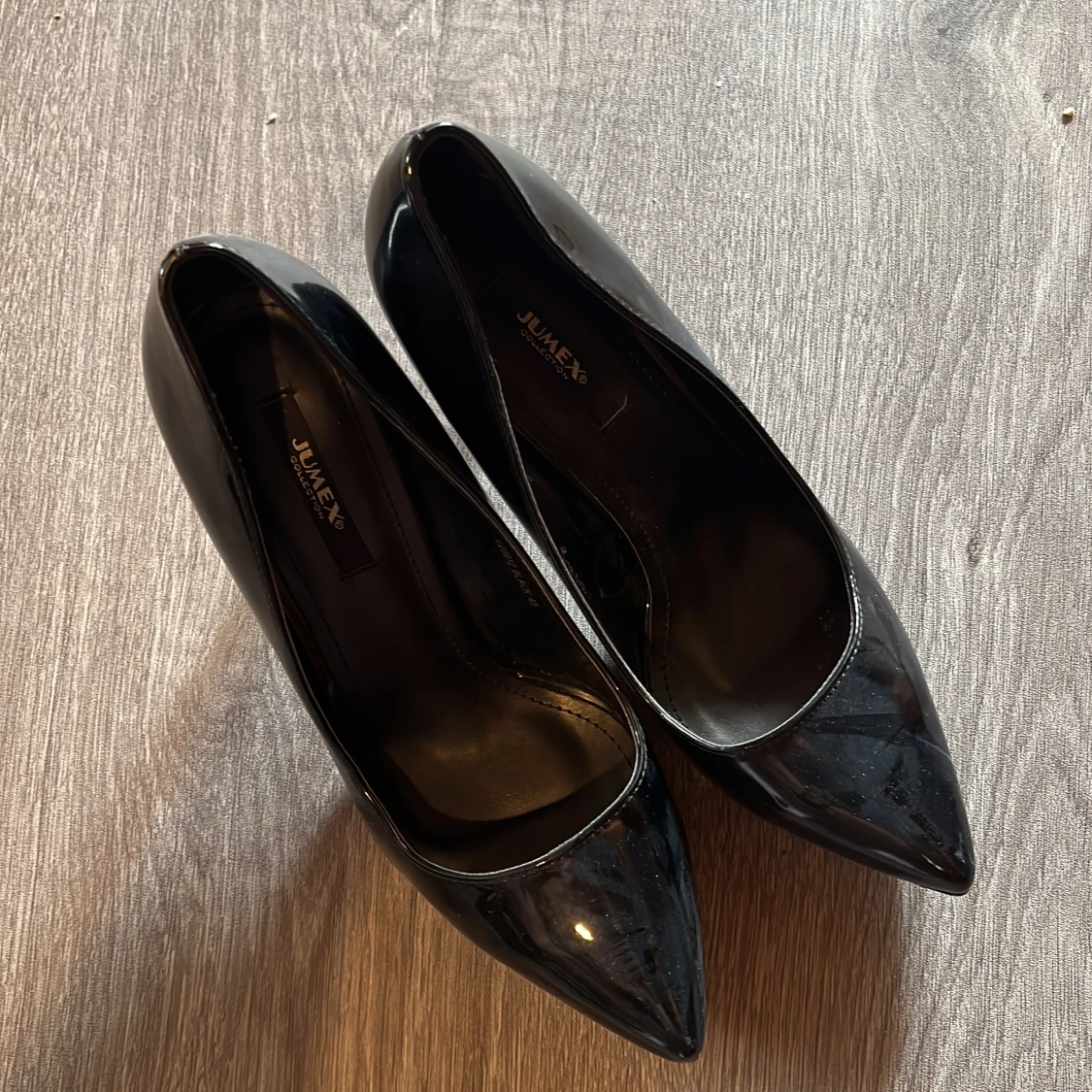 Svarta lackpumps från Jumex - 1