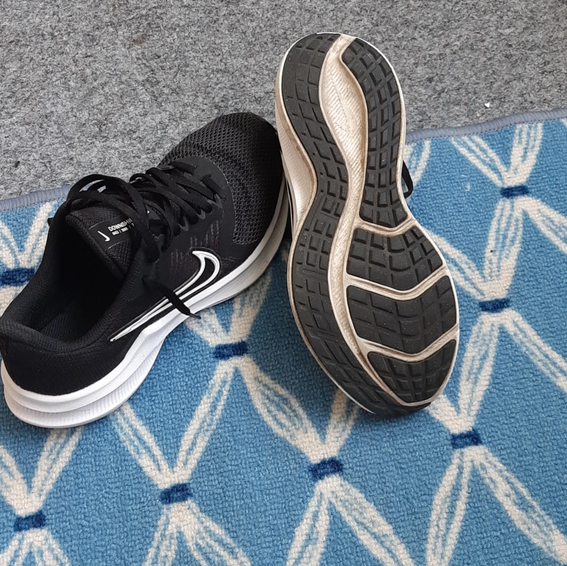 Svarta Nike Downshifter sneakers - 4