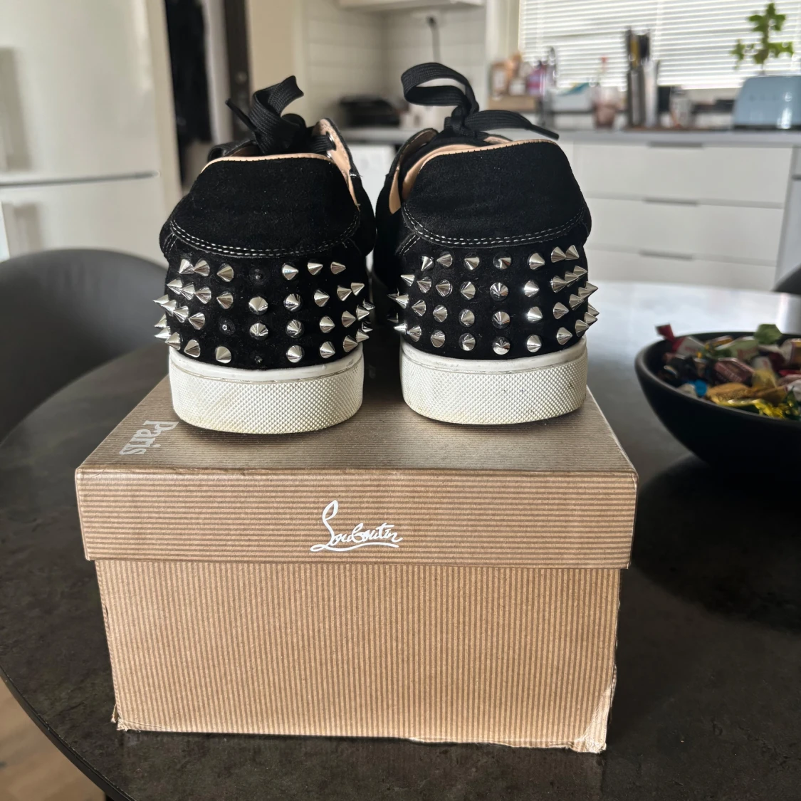 Svarta Louboutin sneakers med nitar - 2