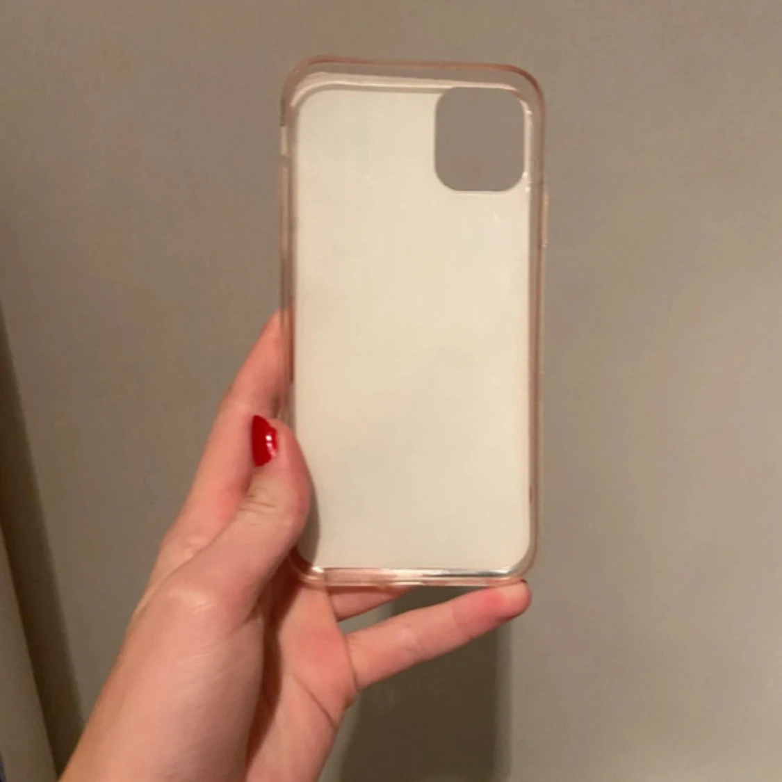 Beige collage-inspirerat mobilskal - 1