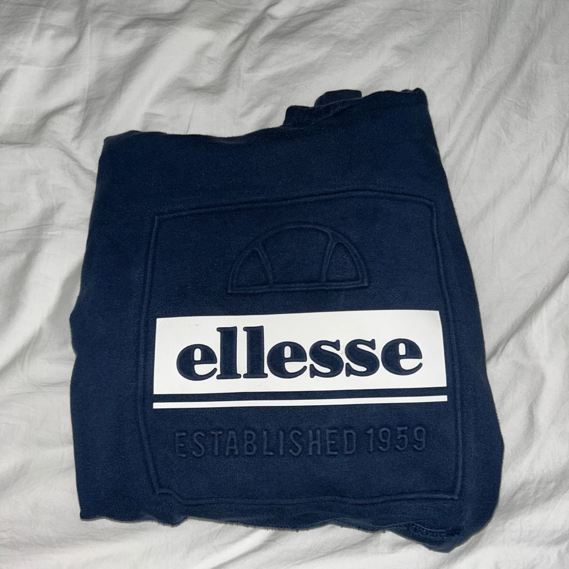 Mörkblå Ellesse hoodie med logga