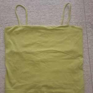 NEON GRÖNT LINNE Strl M - Neon grönt linne i strl M,Bra använt skick.