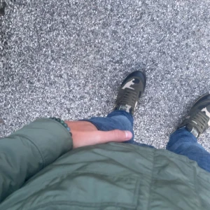 Valentino rockrunners - Valentino rockrunner, storlek: passar för er som har 43 & 44. box, dustbag & kvitto medföljer vid köpet. Skorna är i otroligt bra skick och de finns inga defekter förutom att de är använda ett par gånger, men inga skador har skett. Priset är ej hugget i sten men är ni intresserade så tveka inte på att höra av er! 🤩
