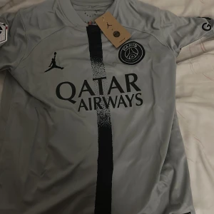 PSG x Jordan Neymar Jr fotbollströja - PSG fotbollströja med Neymar jr på ryggen säsongen 22/23