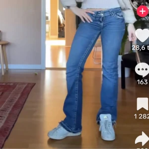 Trendiga Gina jeans - Säljer dessa fina lågmidjade jeans från Gina Young i storleken 158. Knappt använda (lånade bilder skriv för egna) 💞Säljer dessa fina lågmidjade jeans från Gina Young i storleken 158. Knappt använda (lånade bilder skriv för egna) 💞