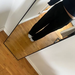  Svarta linnebyxor ifrån Lindex  -  Säljer mina svarta linnebyxor ifrån Lindex då jag inte använder dem . Jättefint skick och perfekta inför sommaren. Pris kan diskuteras🤍