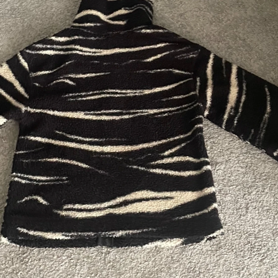 Zebramönstrad teddyjacka från H&M - 3