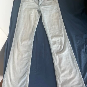 Bootcut jeans - Super fina jeans från HM, har tyvärr blivit får lång för dem