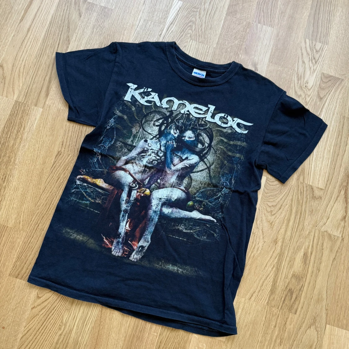 Svart Kamelot band t-shirt size s-m
