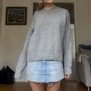 Stickad tröja - Jättefin stickad tröja från uniqlo, står att den är storlek m men passar mer som s💘