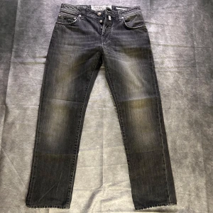 Jacob cohen jeans - Mycket fint skick | Size 31, midja 40 cm längd 95 cm | modell 622 Sitter slim straight | Nypris 5000-7000 vårt pris 1299 | 