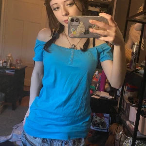 Söt blå tröja❤️ - Super gullig blå tröja som är perfekt till sommaren❤️de står 36 i storlek och skulle gissa att de står för S