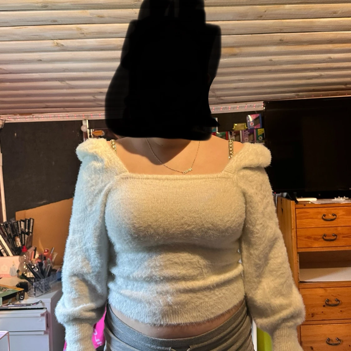 Vit fluffig croppad tröja med puffärmar