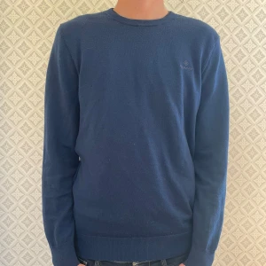 Gant tröja , merino ull  - Sjukt skön gant hoodie i merino ull , väldigt bra skick förutom en liten defekt som inte märks av när man använder tröjan , stolrek M passar S 