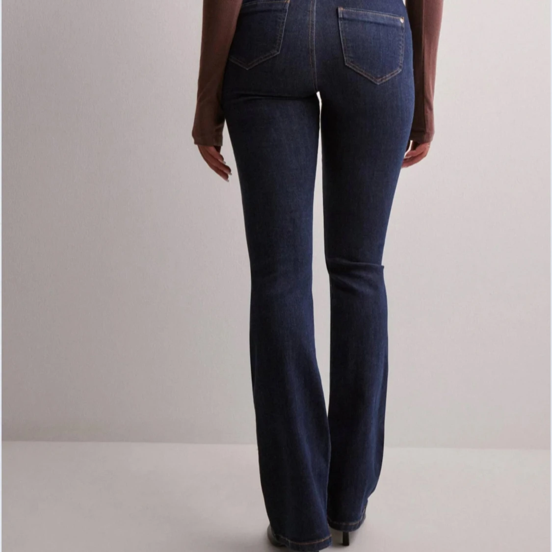 Mörkblå bootcut jeans