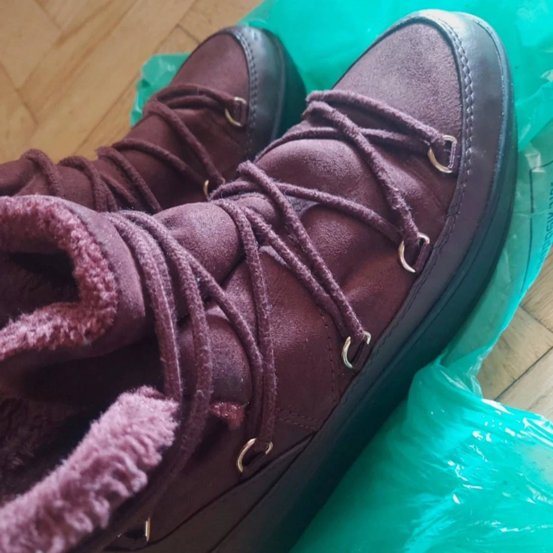 Vinröda boots med foder och snörning - 1