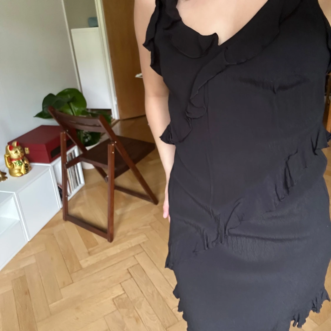 Svart volangklänning från H&M - 2