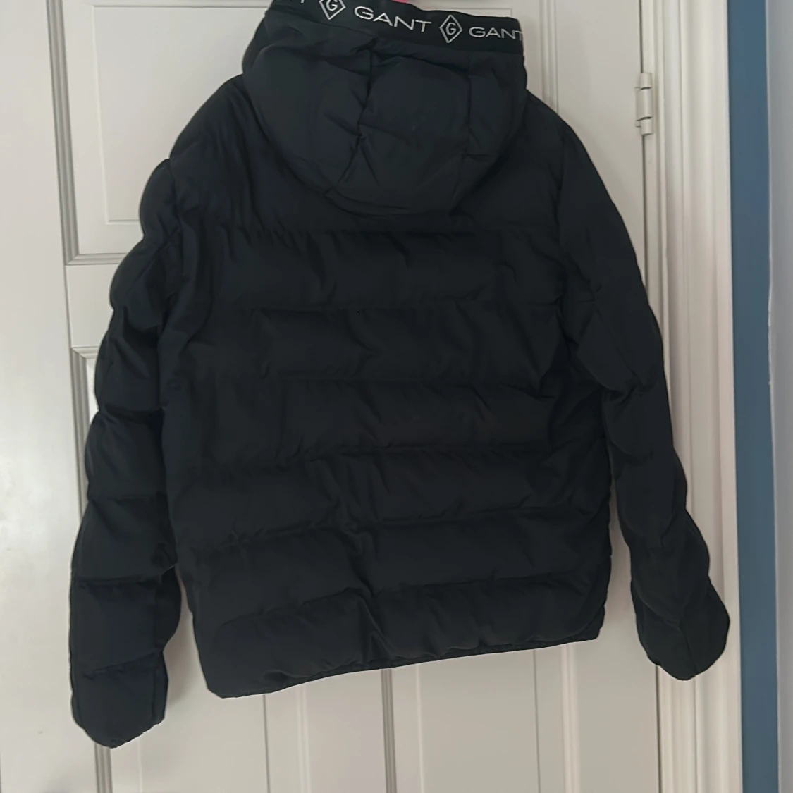 Svart pufferjacka från GANT - 1
