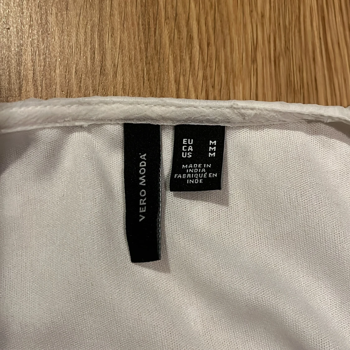 Vit omlottklänning med volang från Vero Moda - 2