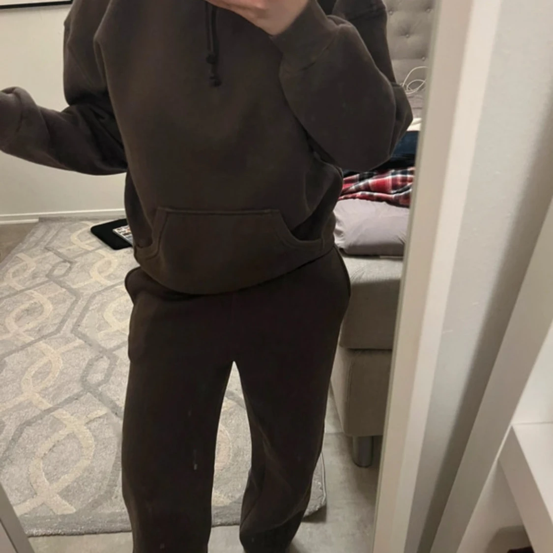 Mörkbrun hoodie med ficka