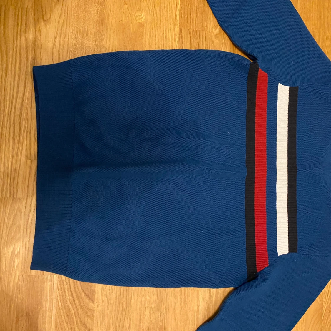 Blå stickad tröja från Tommy Hilfiger