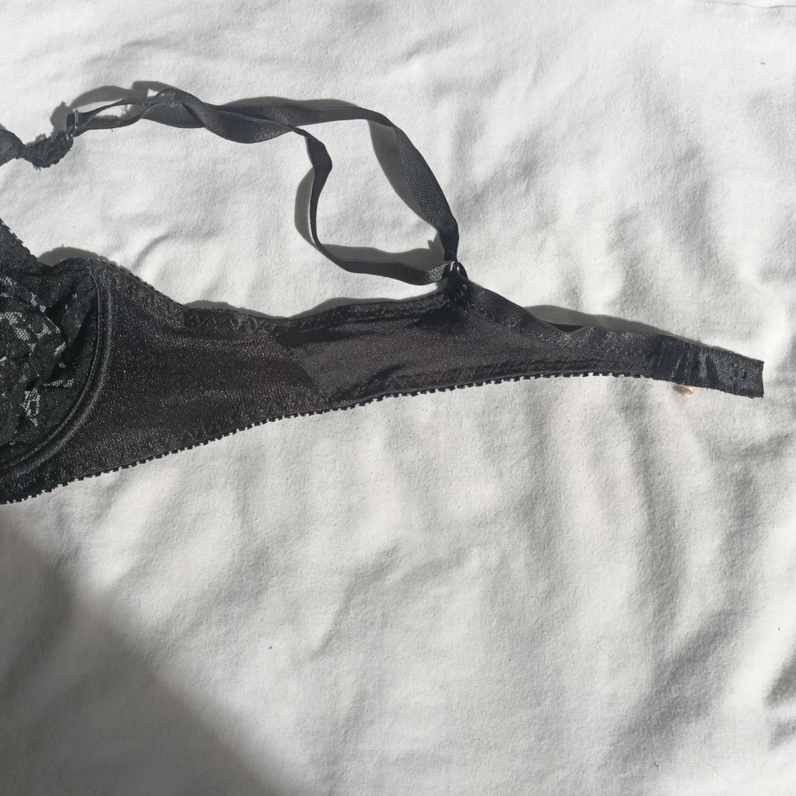 Svart spets-bh med pärldetalj - 3
