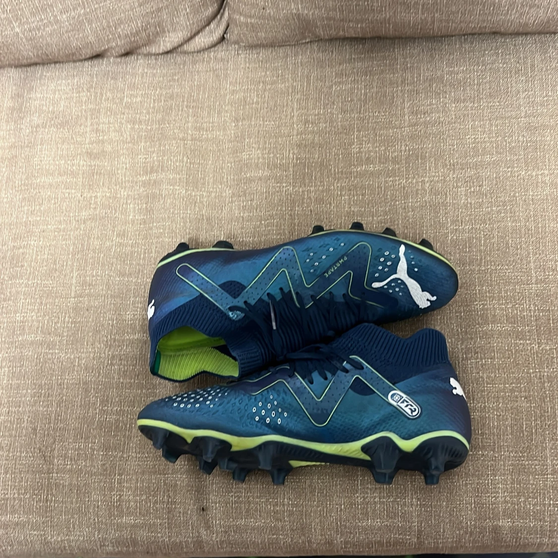 Blåa fotbollsskor från Puma - 1
