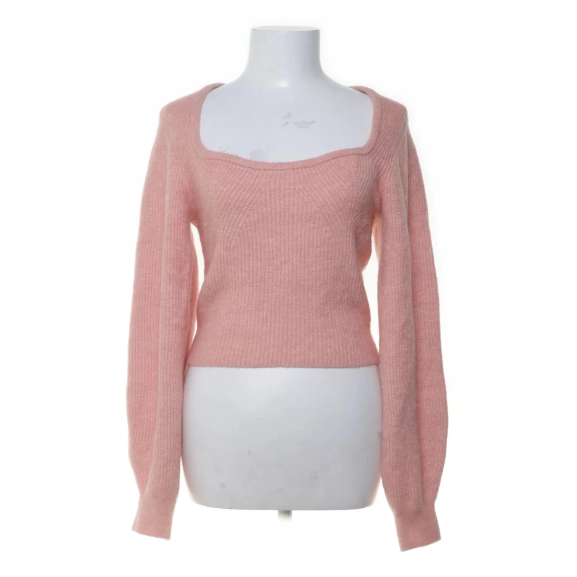 Ljusrosa ribbad tröja med fyrkantig ringning