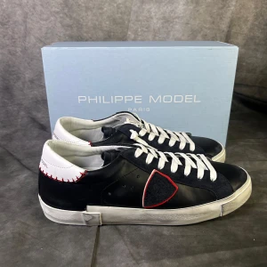 Helt nya Philippe model sneakers - Helt nya ur boxen | size 41 | nypris 4200 mitt 2399 | fraktas spårbart inom 24 timmar | 