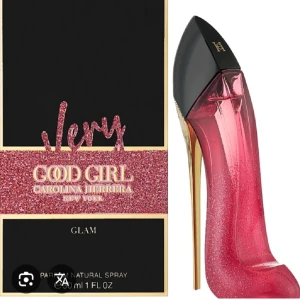 Very Good Girl Glam Eau de Parfum Carolina Herrera - Intresse koll på min Carolina herrera parfym  som är 50 ml . En lyxig parfym i en stilettflaska med rosa glitter och gulddetaljer. Doften är feminin och glamorös, Flaskan har svart kork och skimrande rosa glas. Priset kan diskuteras vid snabbt köpt för 929