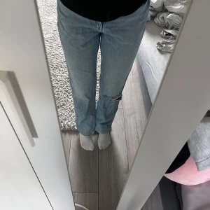 Jeans - Raka jeans från H&M i storlek 36