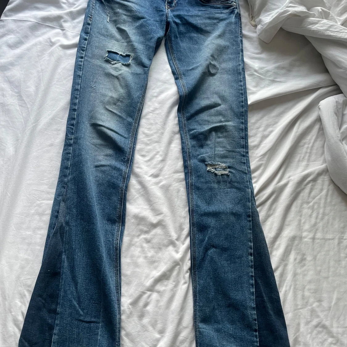 Blå bootcut jeans med slitningar från LTB - 2