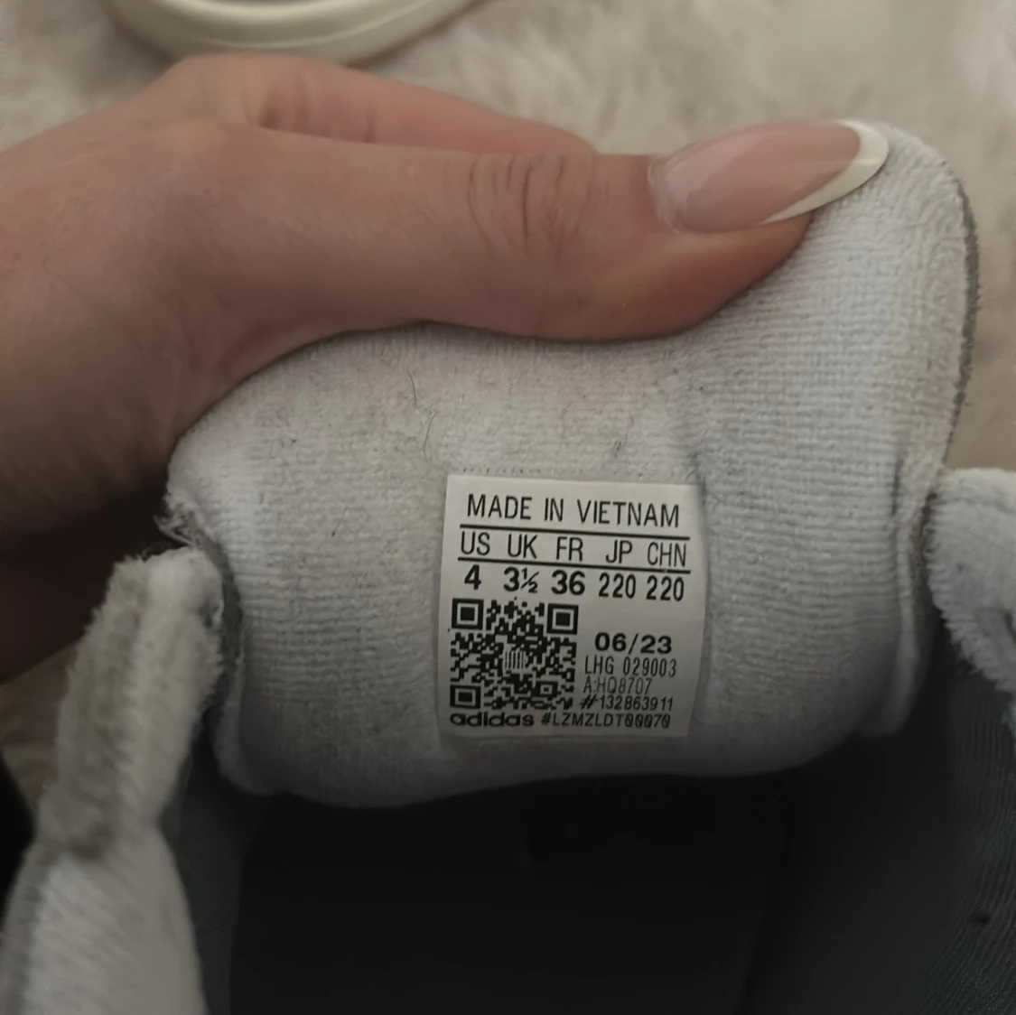 Grå adidas sneakers strl 36 - 1