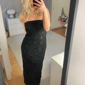 Lång spets klänning - Så snygg klänning ifrån h&m💕💕