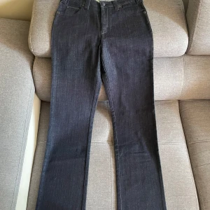 Jeans & byxor - (USA STORLEK) AJ Armani Jeans och polo jeans, Starkt material och aldrig använda som ni ser sitter prislappen på fortfarande. storlek 29 | AJ Armani Jeans: 550kr. POLO jeans storlek 26: 650kr.
