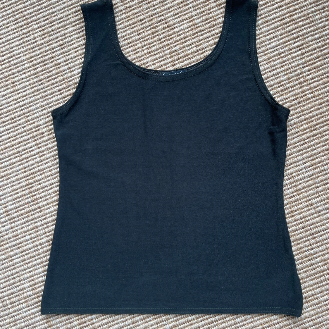 Mörkgrå topp från Sisters Point