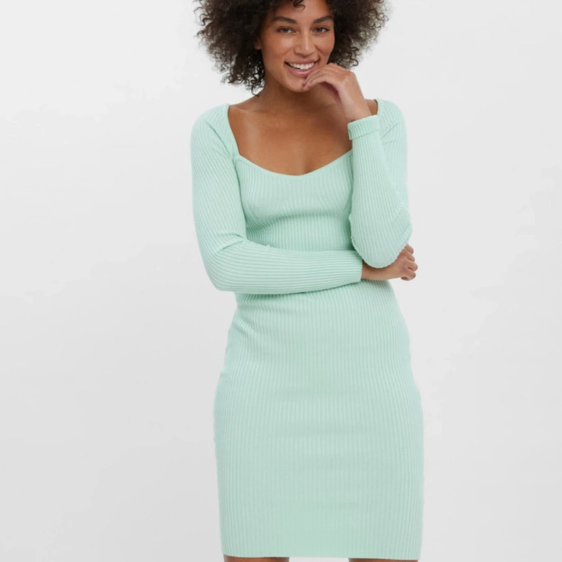 Mintgrön ribbad stickad klänning