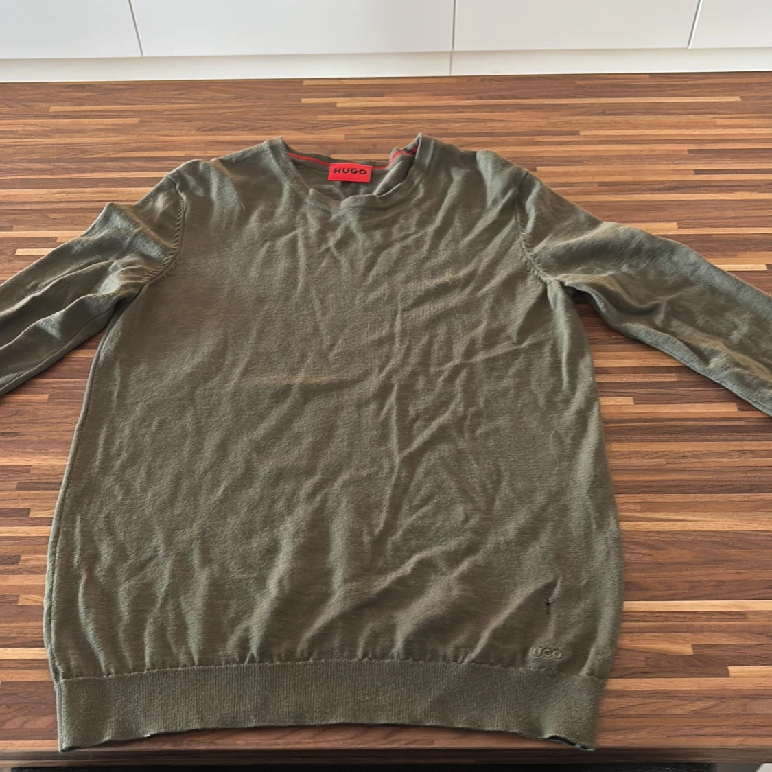 Olivgrön stickad tröja från Hugo