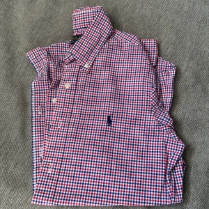 Rutig skjorta Polo Ralph Lauren slim fit - Säljer en slim fit skjorta från Polo Ralph Lauren i storlek S. Perfekt för dig som gillar stilren och tidlös look. 