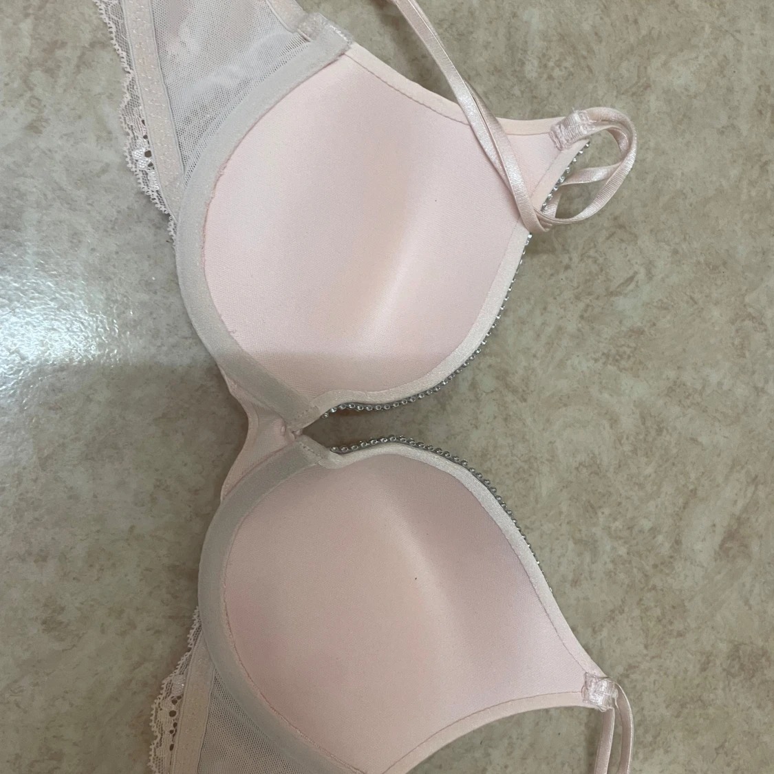 Ljusrosa spets-bh från Hunkemöller - 1