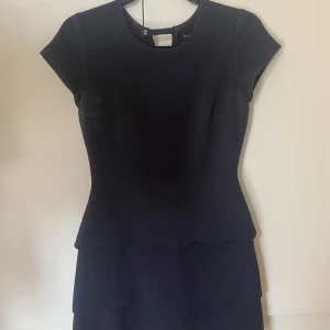 Svart kortklänning Club Monaco - Använd ett fåtal gånger i mycket bra skick Nypris 3000kr