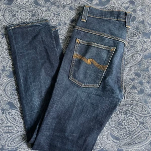 Nudie jeans herr - Storlek 33/32, modell thinn finn. Lite stretch och bra skick!