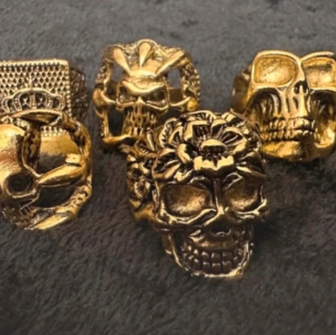 Set med 5 guldfärgade dödskalleringar – alternativ statementstil - Nya  - 2